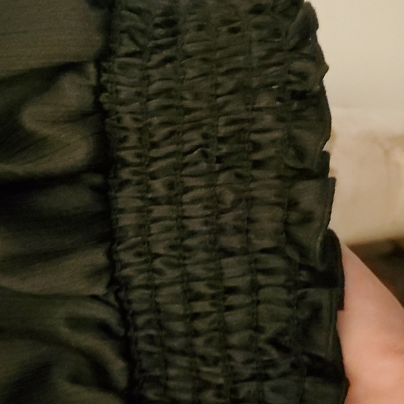 Melanie Lynn  - Blouse with ruffles. Black size 8 - Picture 7 of 8